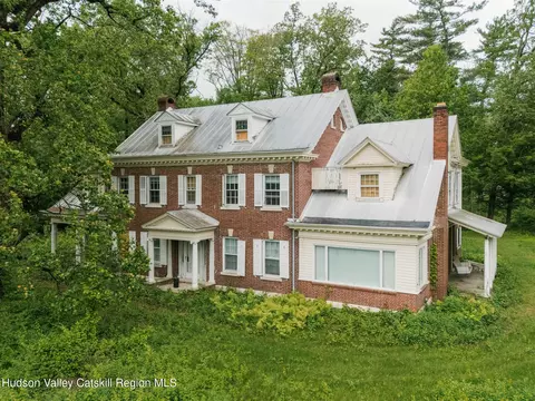 37-60 Blackburn Rd, Selkirk, NY 12158