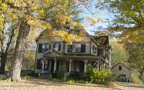 1896 County Rte 9, Chatham, NY 12037