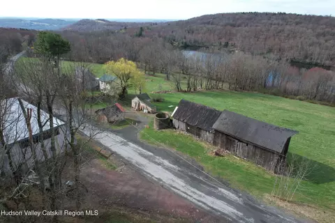 301 Stump Pond Rd, Livingston Manor, NY 12758