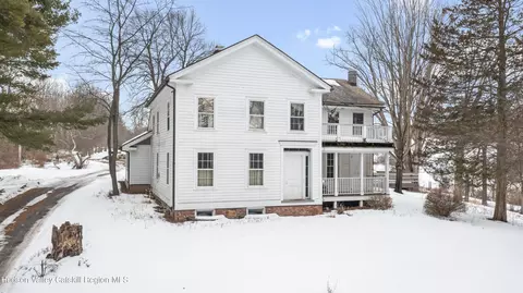 83 Silvernail, Chatham, NY 12037