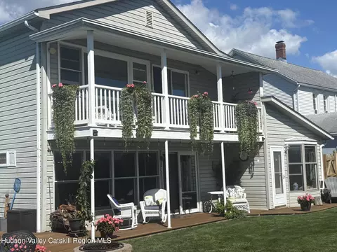 135 Hudson St, Glasco, NY 12432