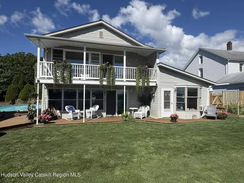 135 Hudson St, Glasco, NY 12432