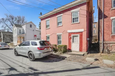 77 W Union St, Kingston, NY 12401