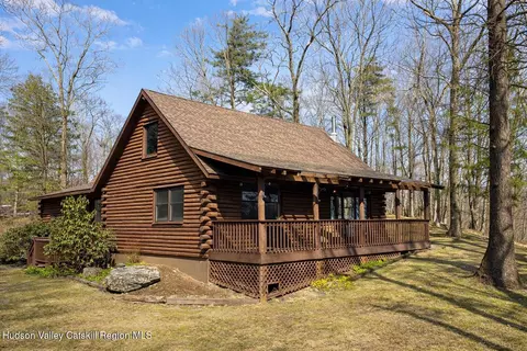 380 Easy St, Catskill, NY 12414