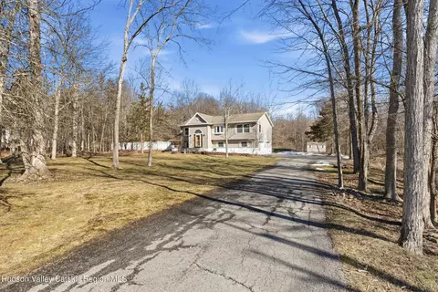 13 Stella Dr, Gardiner, NY 12525
