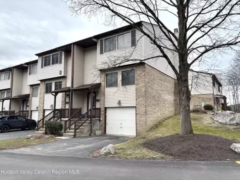 222 Village Ct, Kingston, NY 12401