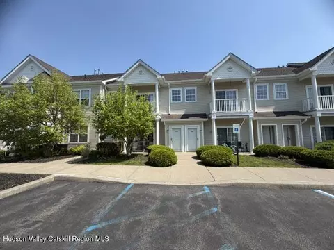 106 Commons Ln, Saugerties, NY 12477