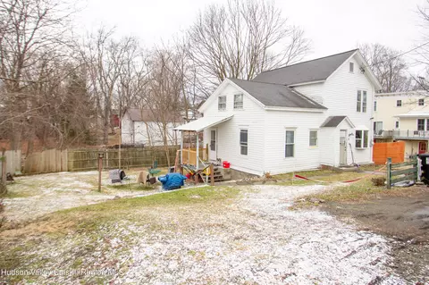44 Kinderhook St, Chatham, NY 12037