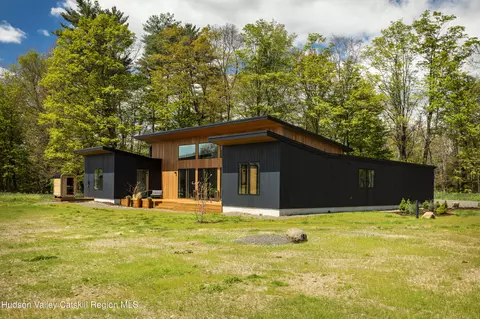 11 Franklin Ln, Accord, NY 12404