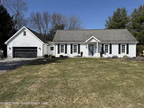 4 Cusa Dr, Highland, NY 12528