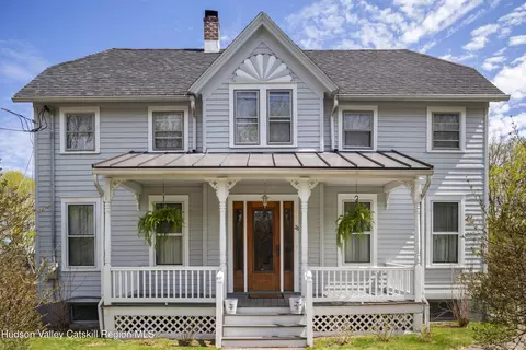 26 Chatham St, Kinderhook, NY 12106