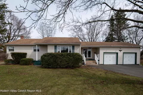 211 Stottville Rd, Hudson, NY 12534
