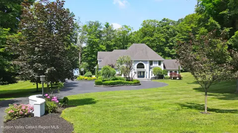 115 Autumn Chase Dr, Hopewell Junction, NY 12533