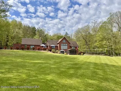65 Johnny Cake Hill Rd, Petersburgh, NY 12138