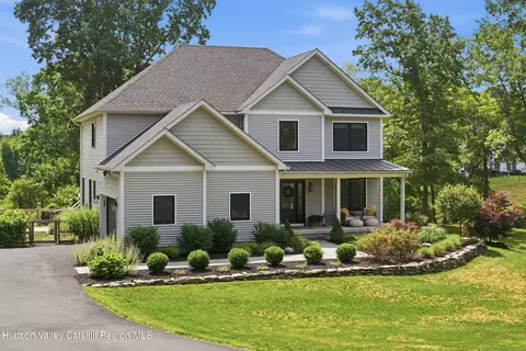 29 Orchard View Dr, Marlboro, NY 12542