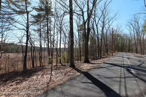 176 Lake Rd, Lake Katrine, NY 12449