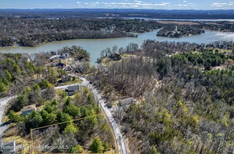 23 Daredevil Dr, Athens, NY 12015