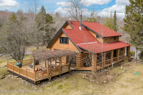 39 Brook Hollow Ln, Windham, NY 12496