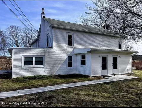 982 S Schodack Rd, Castleton On Hudson, NY 12033
