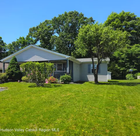 85 Vero Dr, Poughkeepsie, NY 12603