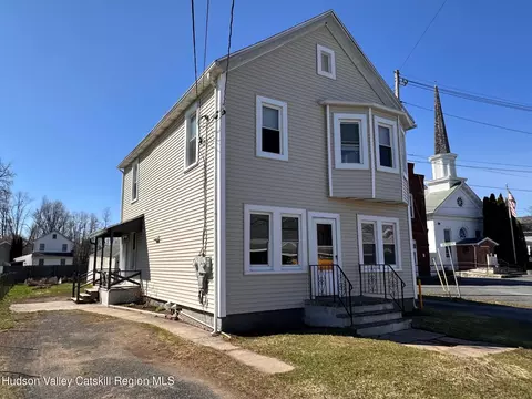 37 Glasco Tpke, Glasco, NY 12432