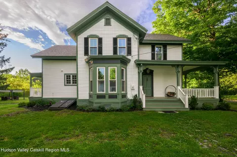23 Frog Aly, Old Chatham, NY 12136
