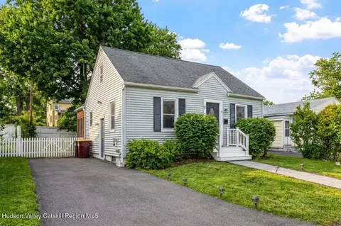 51 Milo St N, Hudson, NY 12534