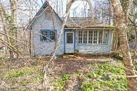 25 Harper St, Lake Peekskill, NY 10537