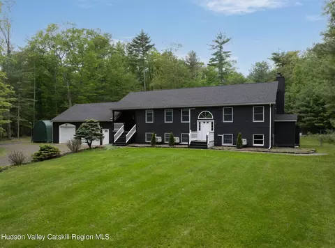 119 Cedar Dr, Kerhonkson, NY 12446