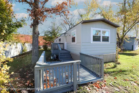 414 Joslen Blvd #19, Hudson, NY 12534