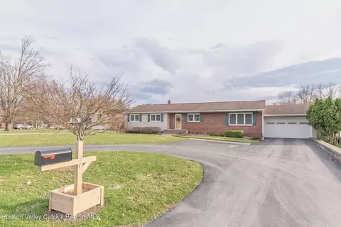 37 Spaulding Ln, Saugerties, NY 12477