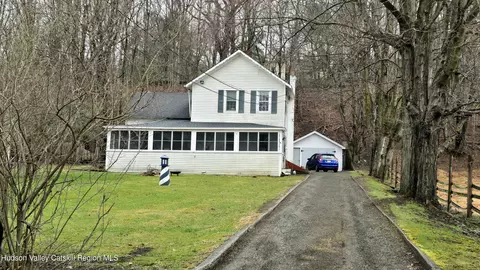 31 Thomas St, Chatham, NY 12037