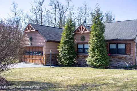 1441 Thickett Rd, Castleton On Hudson, NY 12033