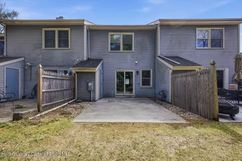 Exterior - 10 Minuteman Ct, Clifton Park, NY 12065 photo 2 of 3