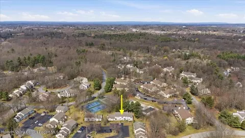 View/Area - 10 Minuteman Ct, Clifton Park, NY 12065 photo 2 of 4