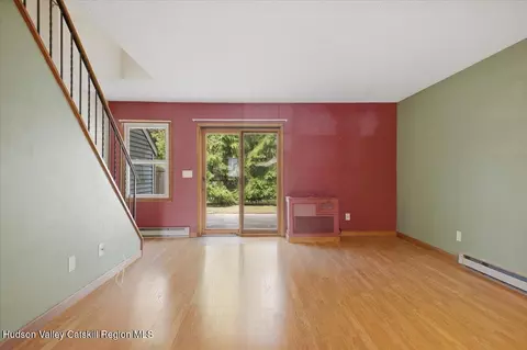 Living - 10 Minuteman Ct, Clifton Park, NY 12065 photo 5 of 6