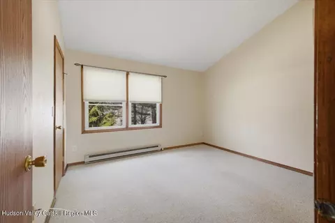 Bedroom - 10 Minuteman Ct, Clifton Park, NY 12065 photo 3 of 4