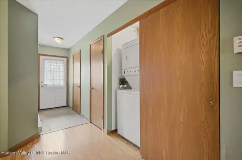 Entry Way - 10 Minuteman Ct, Clifton Park, NY 12065 photo 1 of 1