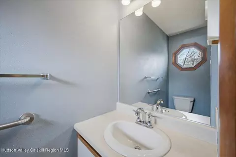 Bath - 10 Minuteman Ct, Clifton Park, NY 12065 photo 1 of 4