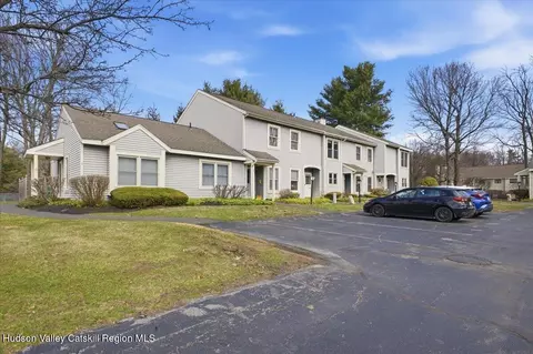 Exterior - 10 Minuteman Ct, Clifton Park, NY 12065 photo 3 of 3