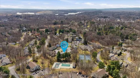View/Area - 10 Minuteman Ct, Clifton Park, NY 12065 photo 4 of 4