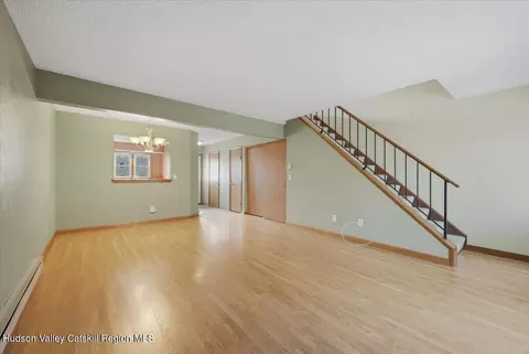 Living - 10 Minuteman Ct, Clifton Park, NY 12065 photo 3 of 6