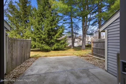Exterior - 10 Minuteman Ct, Clifton Park, NY 12065 photo 1 of 3