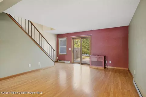 Living - 10 Minuteman Ct, Clifton Park, NY 12065 photo 6 of 6