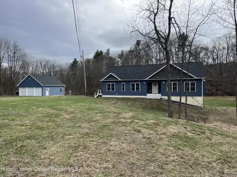685 Sandy Plains Rd, Athens, NY 12015