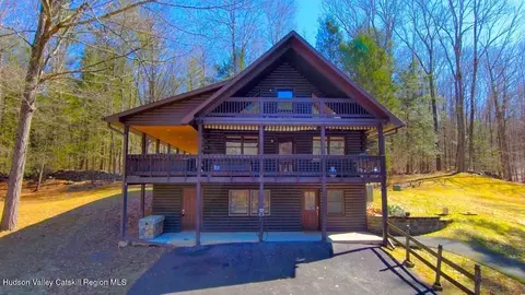 88 County Road 54, Hannacroix, NY 12087