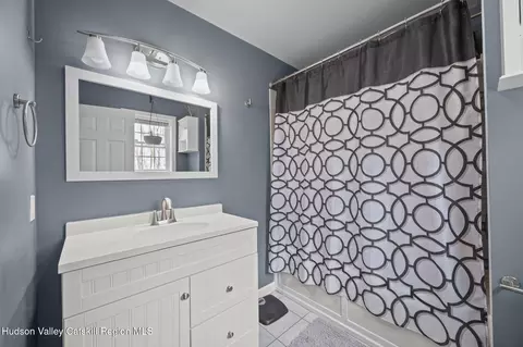 Bath - 69 Ridge Rd, Wallkill, NY 12589 photo 1 of 2