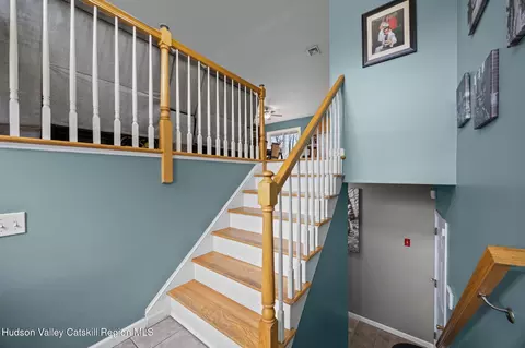 Entry Way - 69 Ridge Rd, Wallkill, NY 12589 photo 4 of 5