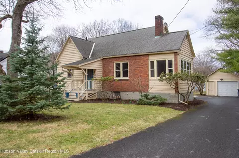 50 Payn Ave, Chatham, NY 12037