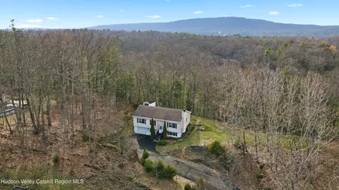 8 Robbins Ln, Saugerties, NY 12477